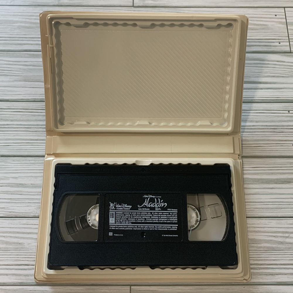 Disneys 1992 Aladdin VHS tape - Picture 4 of 9